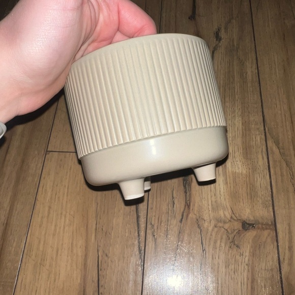 Cream flower pot - Picture 3 of 4